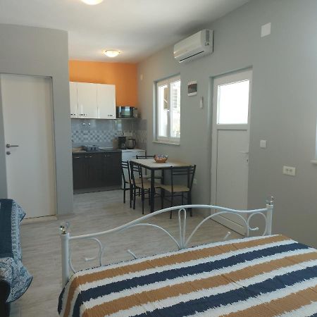 Studio Apartment Palmira Liznjan Ngoại thất bức ảnh