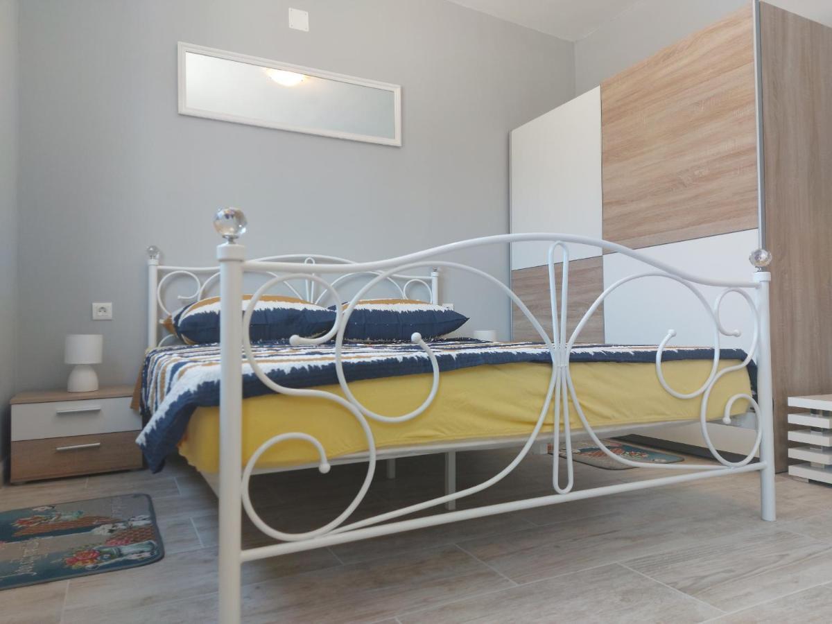 Studio Apartment Palmira Liznjan Ngoại thất bức ảnh