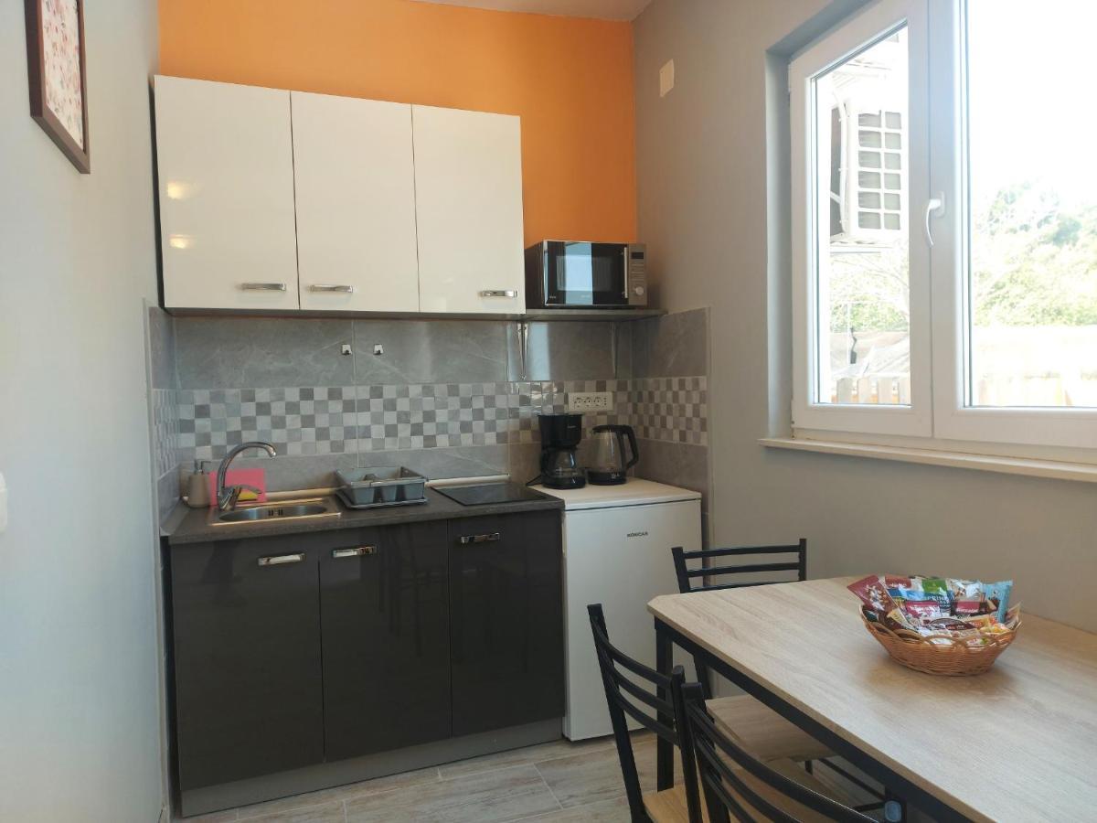 Studio Apartment Palmira Liznjan Ngoại thất bức ảnh