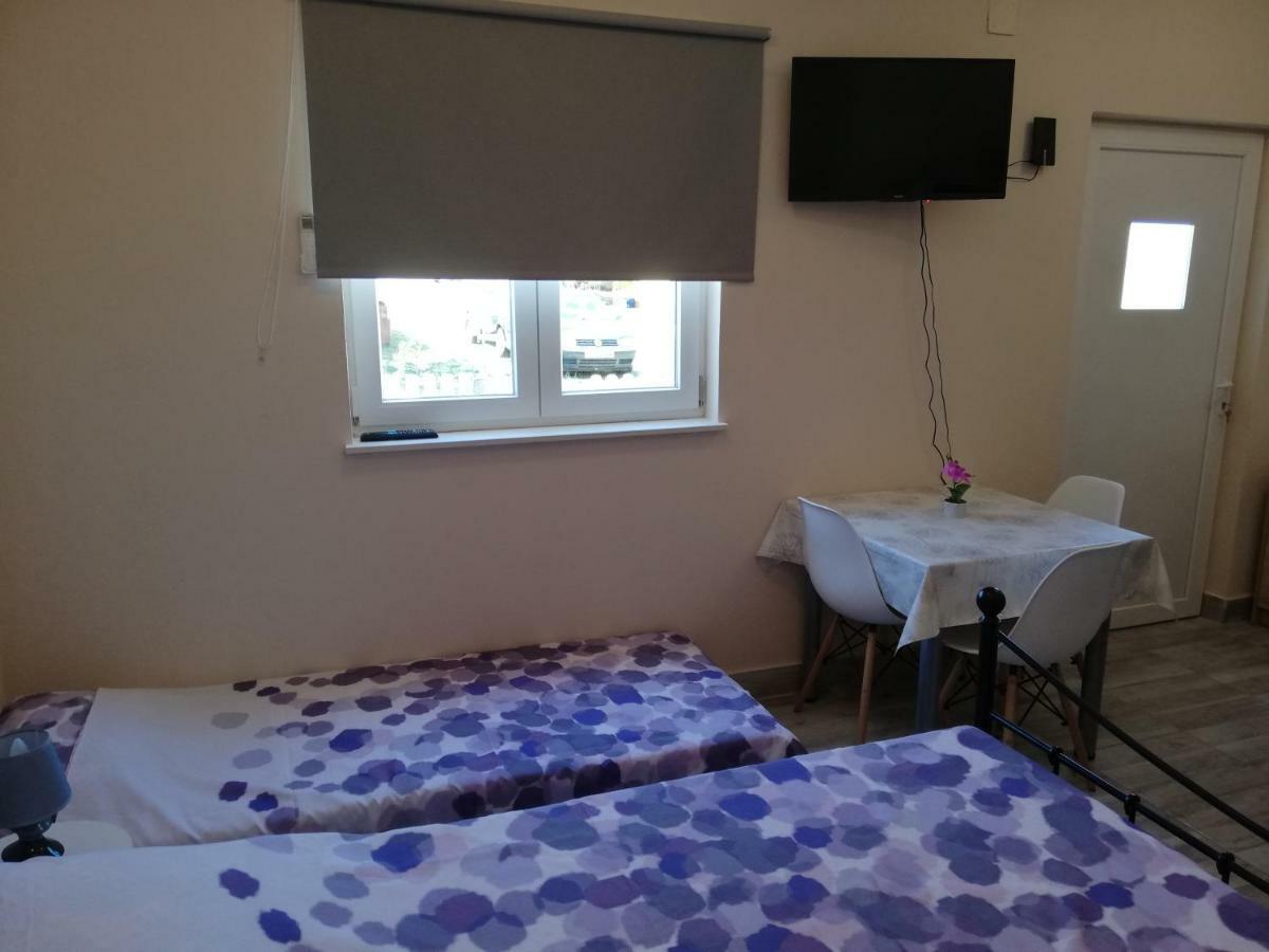 Studio Apartment Palmira Liznjan Ngoại thất bức ảnh